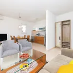 One-bedroom In Okrug Gornji *
