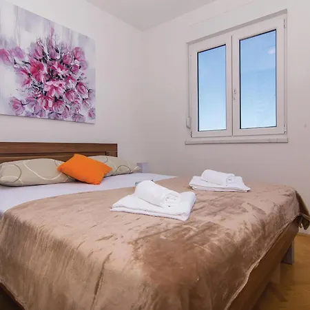 Lägenhet One-bedroom In Okrug Gornji Trogir