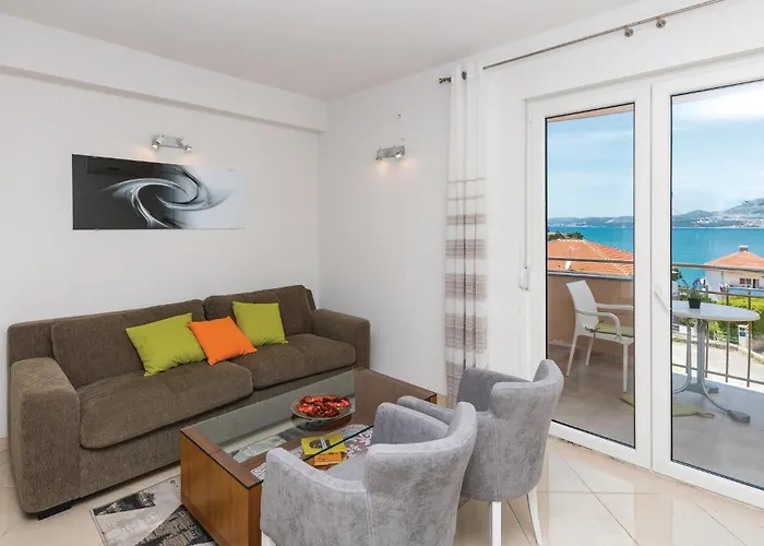 One-bedroom In Okrug Gornji