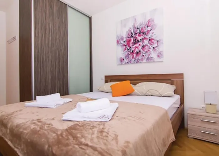 Lägenhet One-bedroom In Okrug Gornji