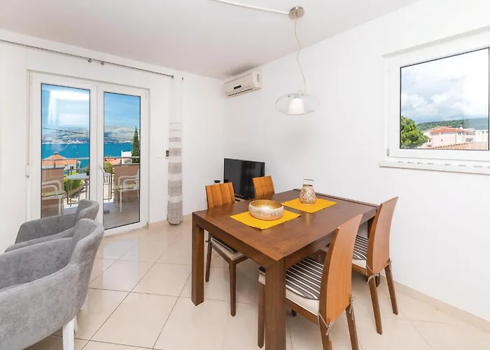 One-bedroom In Okrug Gornji Lägenhet