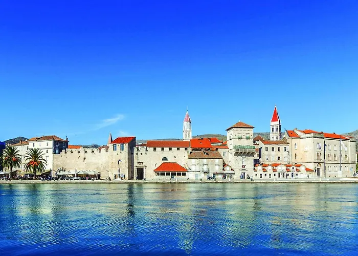 One-bedroom In Okrug Gornji Lägenhet Trogir